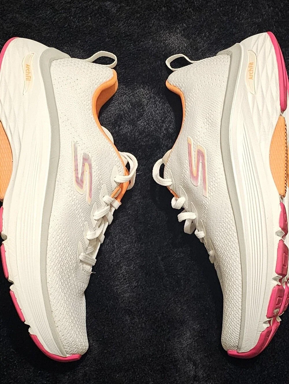 Skechers Max Cushioning Arch Fit sneakers